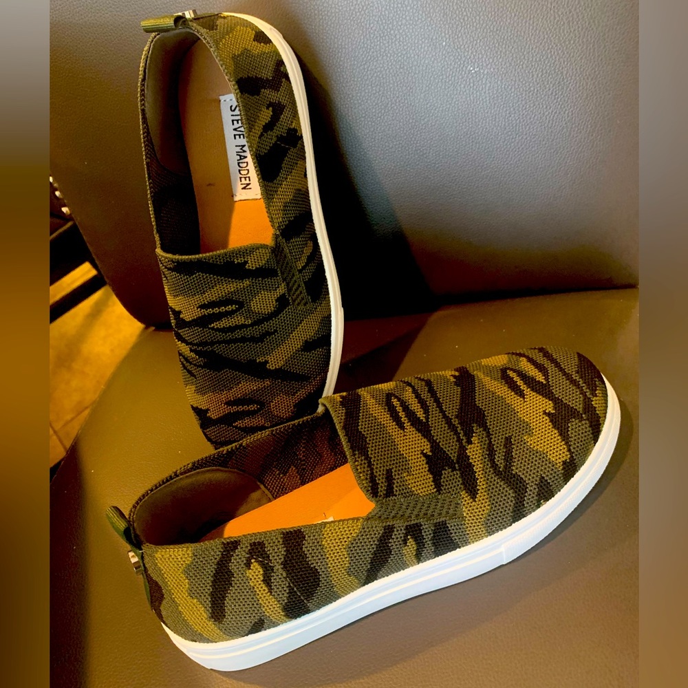 Madden girl slip on sneakers